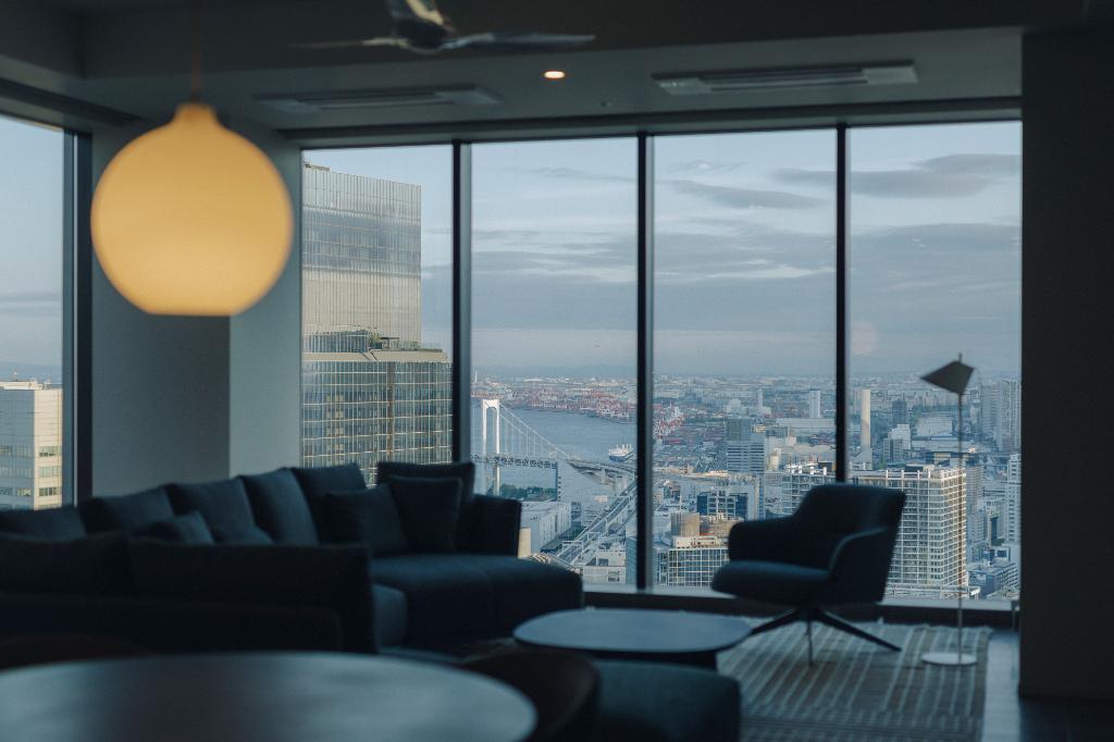 World Tower Residence — 46th-Floor Penthouse — photo 2