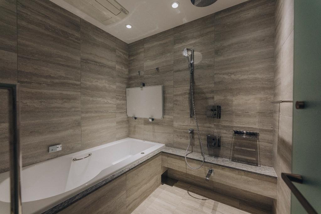 World Tower Residence — 46th-Floor Penthouse — photo 5