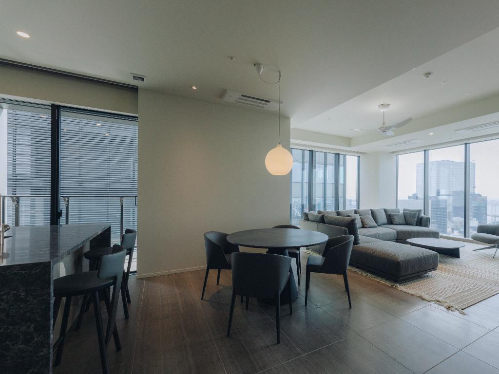 World Tower Residence — 46th-Floor Penthouse — photo 7