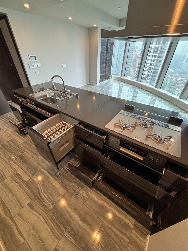 Azabudai Hills Residence B — photo 4